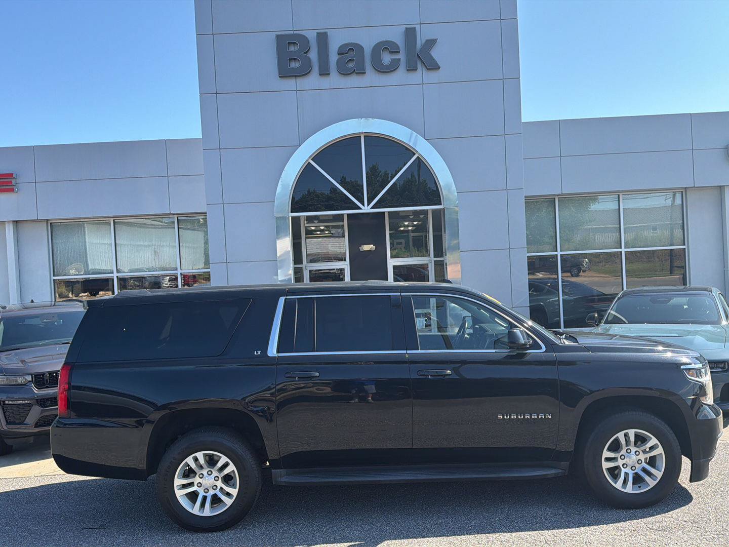 Used 2019 Chevrolet Suburban LT AWD/4WD image 3