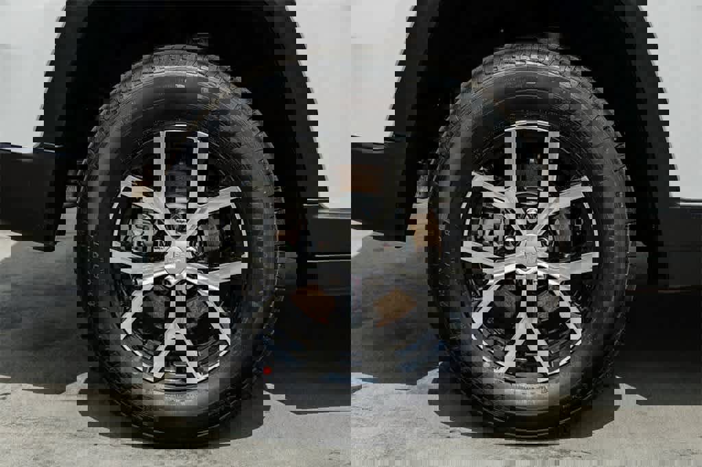 New 2025 Jeep Grand Cherokee Limited w/ Luxury Tech Group II image 11