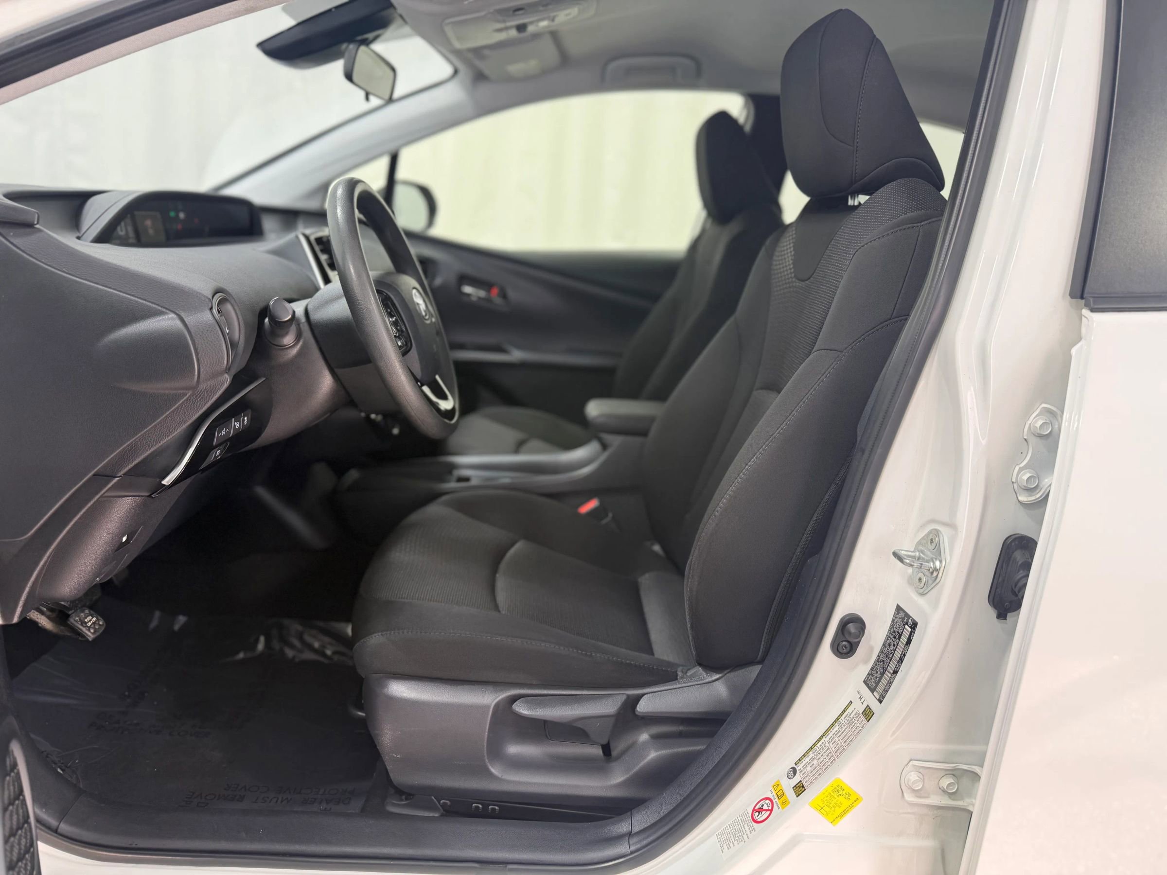 Used 2021 Toyota Prius LE image 13