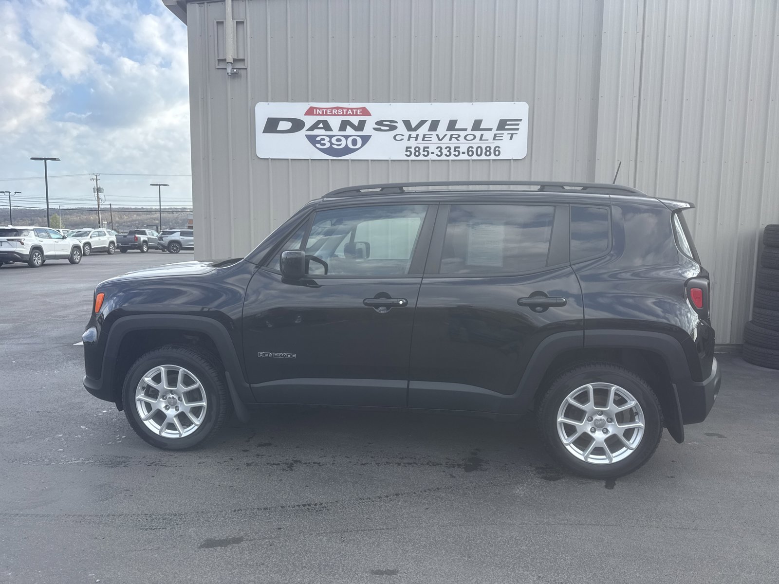 Used 2020 Jeep Renegade Latitude AWD/4WD image 5