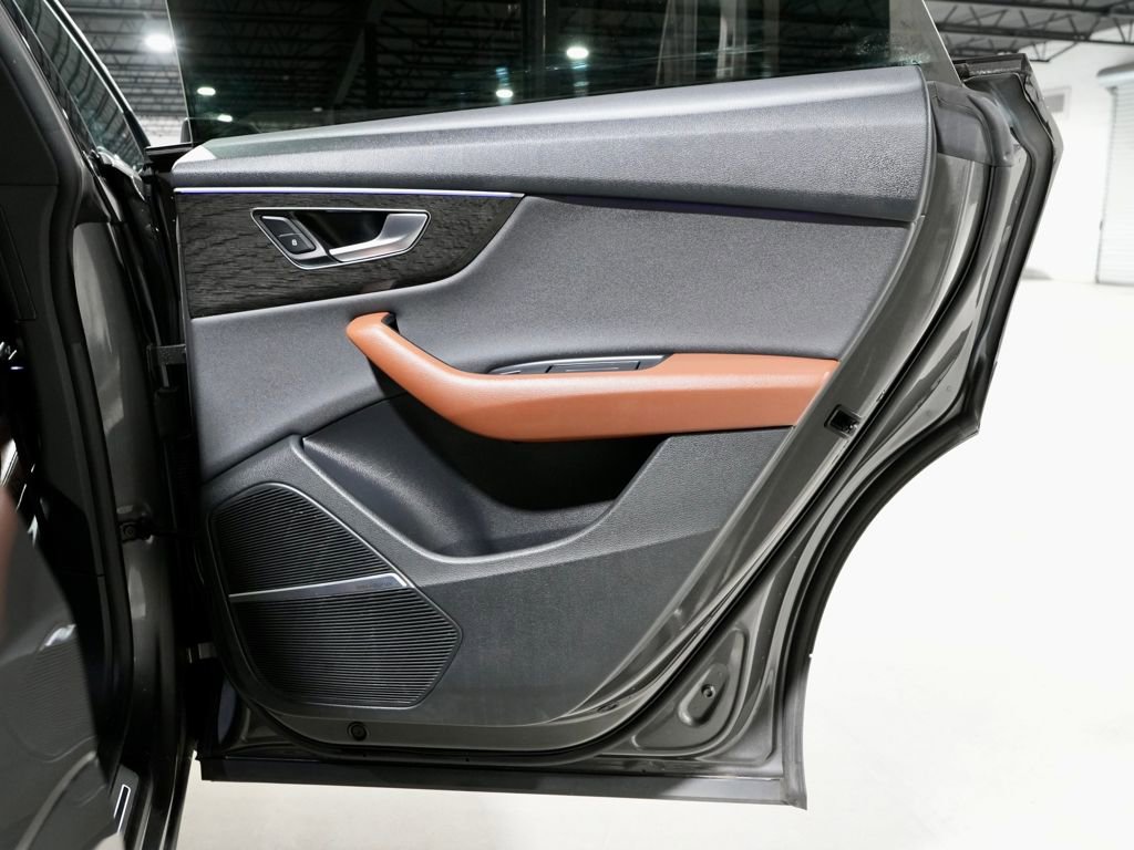 Used 2020 Audi Q8 Premium Plus w/ Premium Plus Package image 32