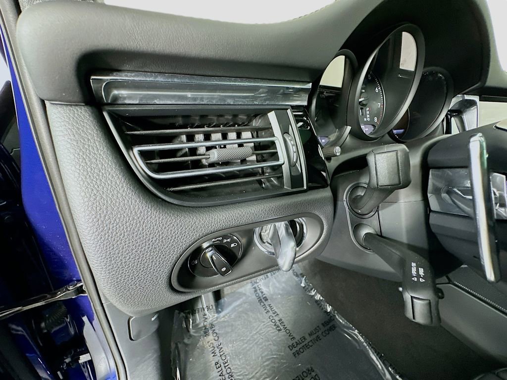 New 2025 Porsche Macan image 11
