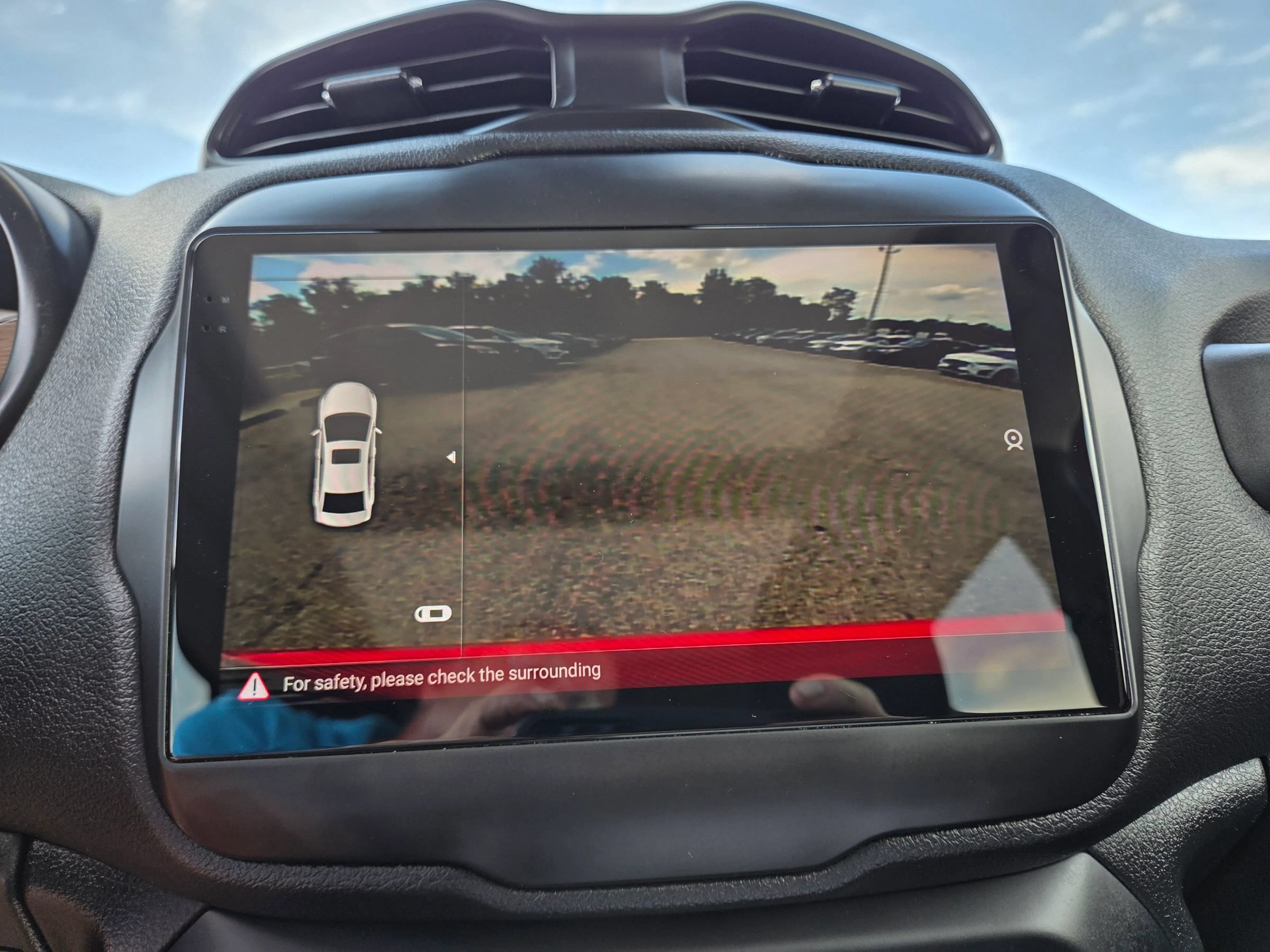 Used 2018 Jeep Renegade Latitude w/ Cold Weather Group AWD/4WD image 28