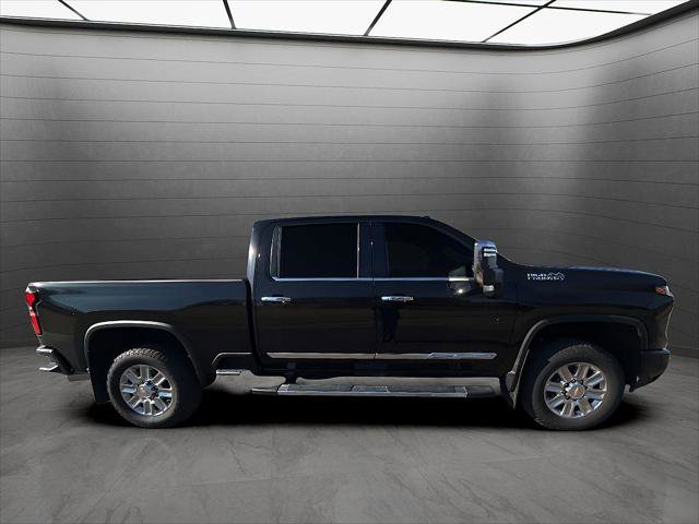 Used 2025 Chevrolet Silverado 2500 High Country w/ High Country Premium Package AWD/4WD video 2