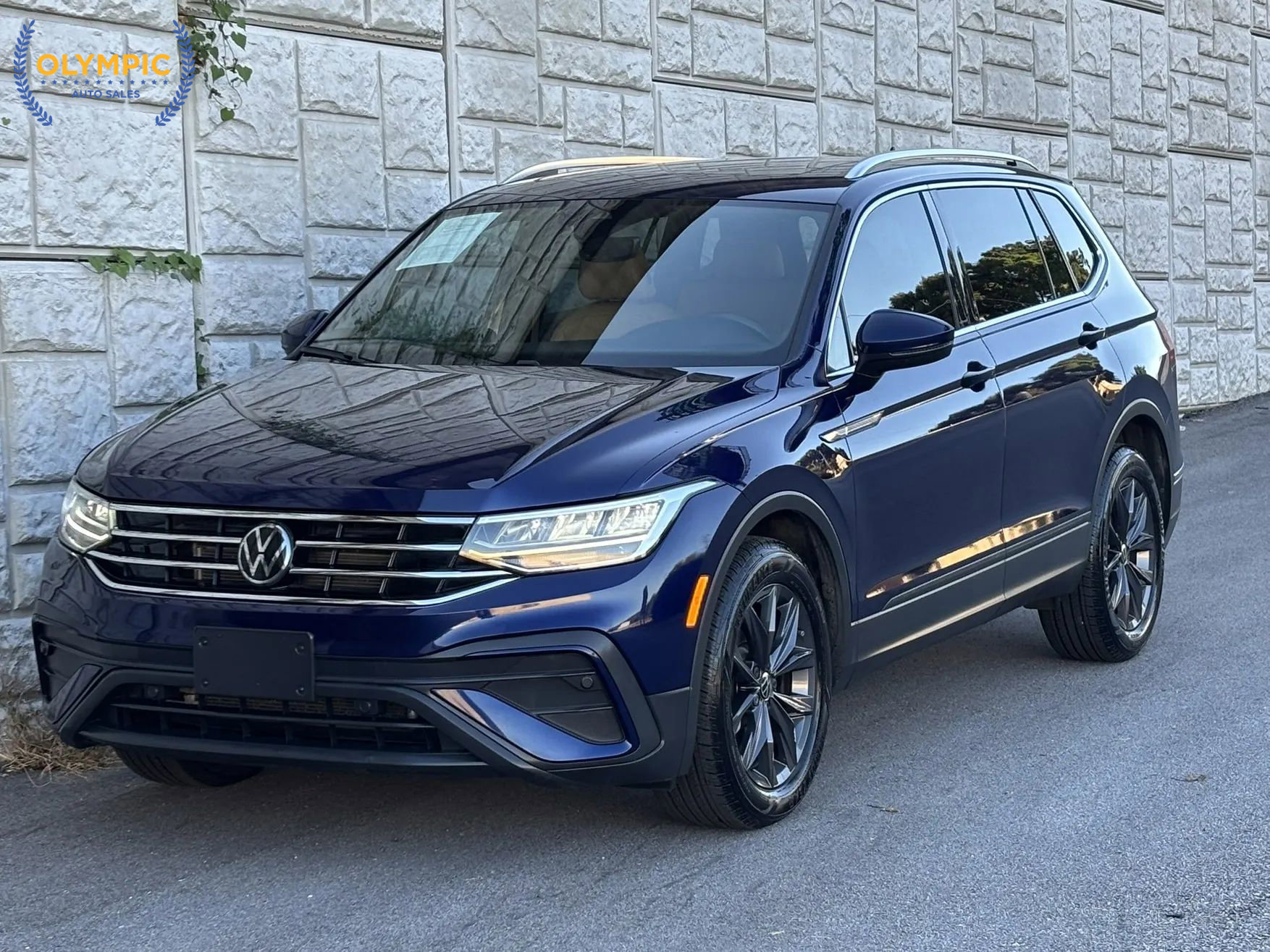Used 2022 Volkswagen Tiguan SE w/ Panoramic Sunroof Package