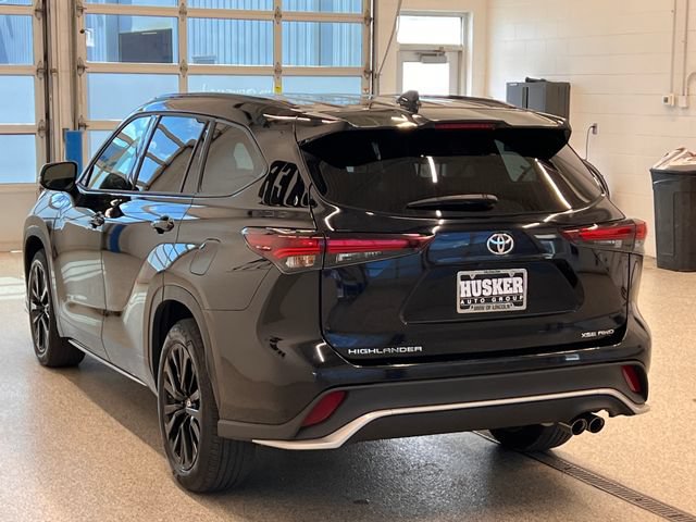 Used 2025 Toyota Highlander XSE AWD/4WD image 5