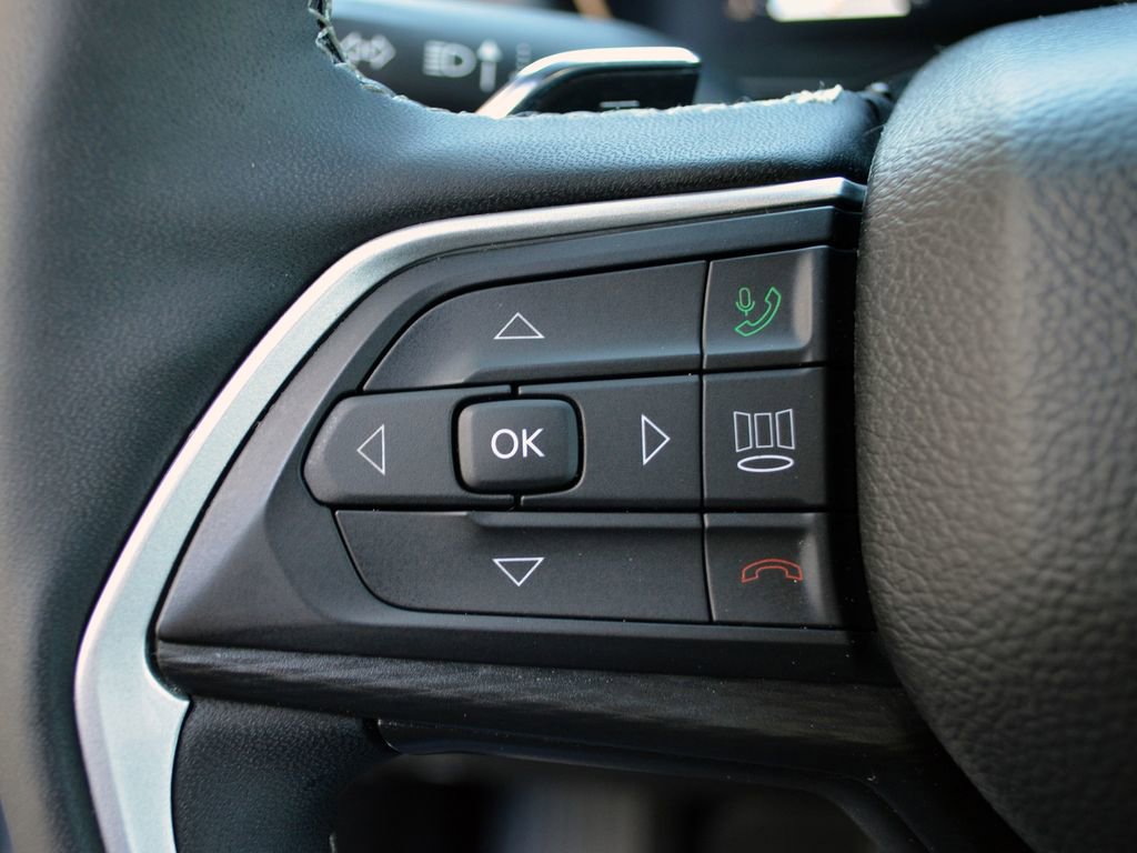 Used 2023 Jeep Grand Cherokee L Laredo image 18