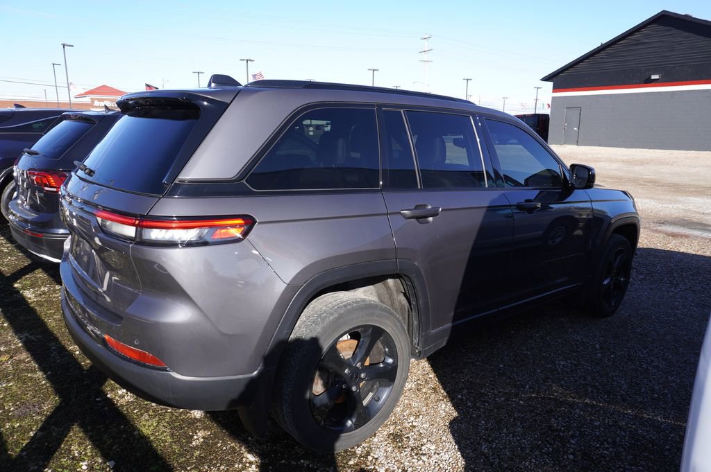 Used 2023 Jeep Grand Cherokee Altitude image 6