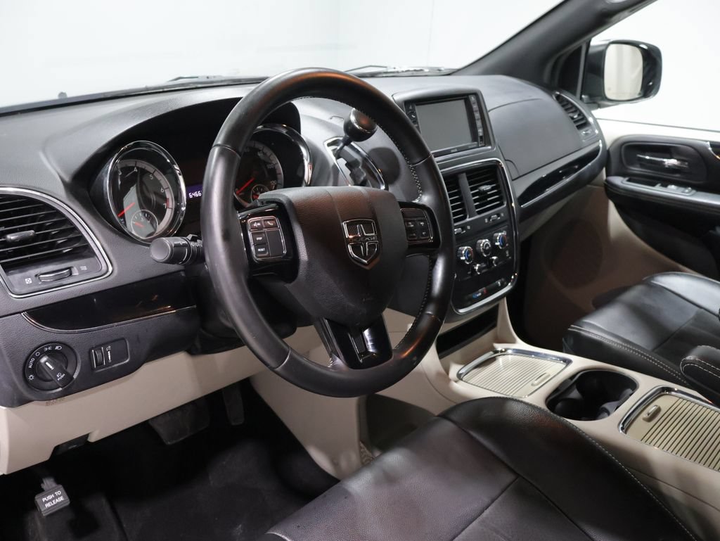 Used 2019 Dodge Grand Caravan SXT FWD image 14