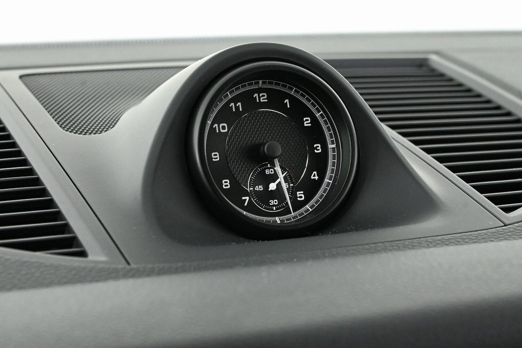 Certified 2025 Porsche Macan image 17