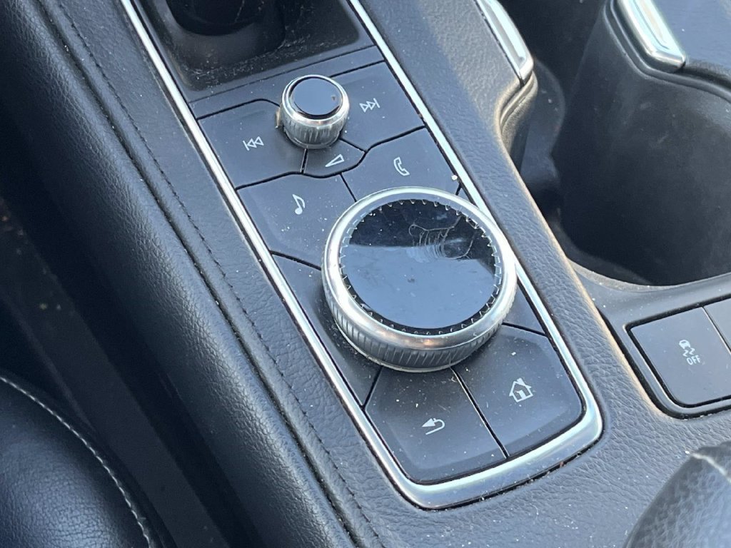 Used 2019 Cadillac XT4 Premium Luxury w/ Technology Package FWD image 36