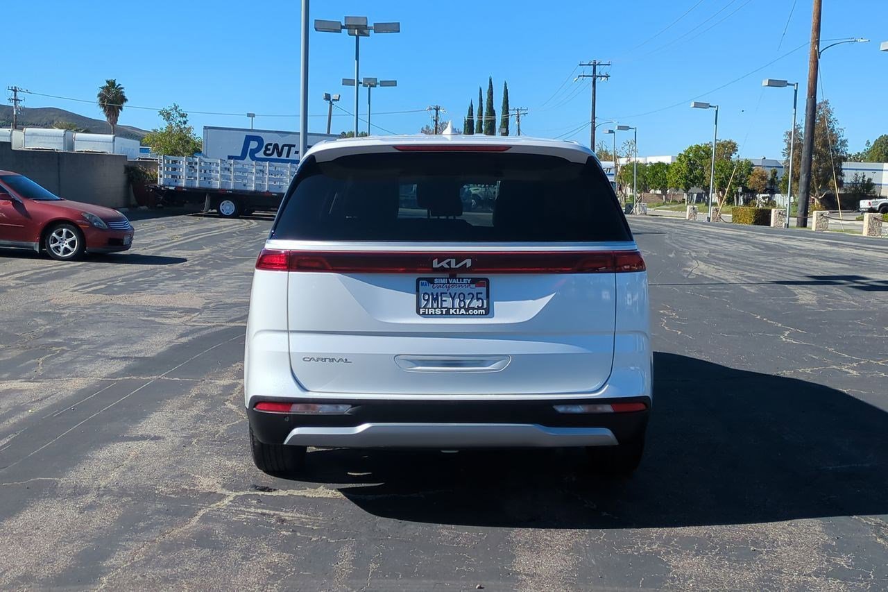 Certified 2024 Kia Carnival LX image 7