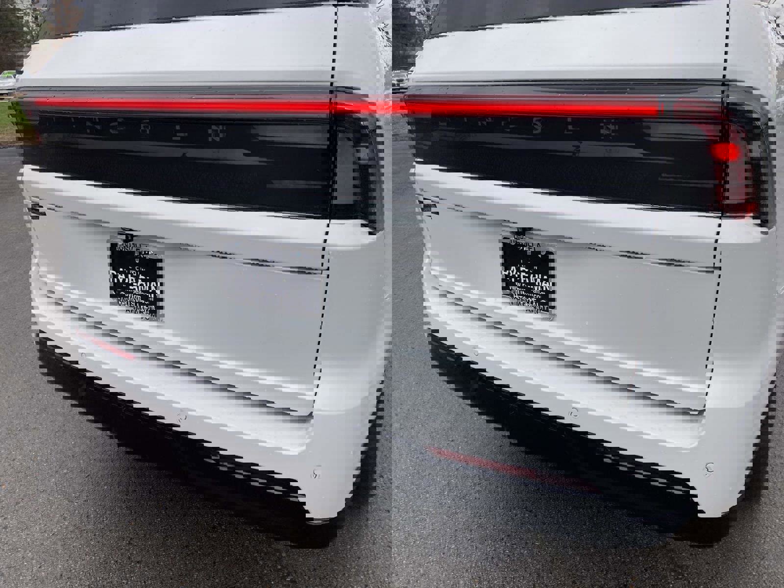 Used 2025 Lincoln Navigator Reserve image 4