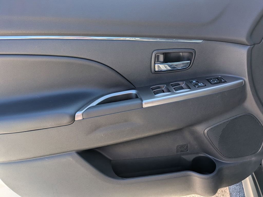 Used 2025 Mitsubishi Outlander Sport SE AWD/4WD image 13