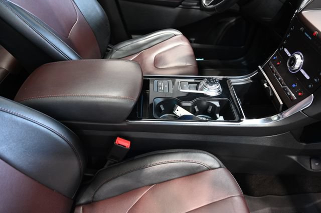 Used 2020 Ford Edge Titanium w/ Equipment Group 301A AWD/4WD image 22