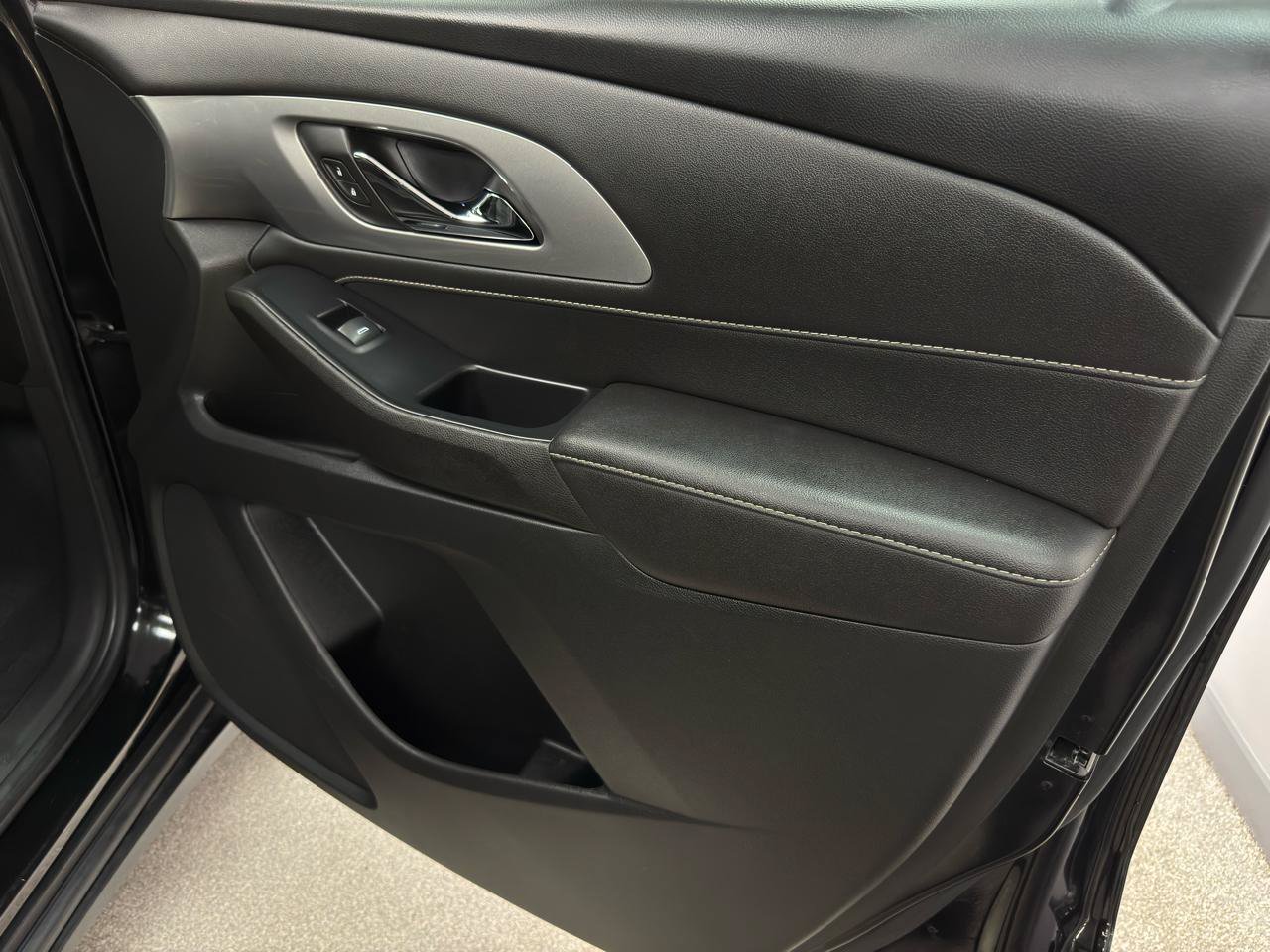 Used 2022 Chevrolet Traverse LT w/ LPO, Floor Liner Package AWD/4WD image 13