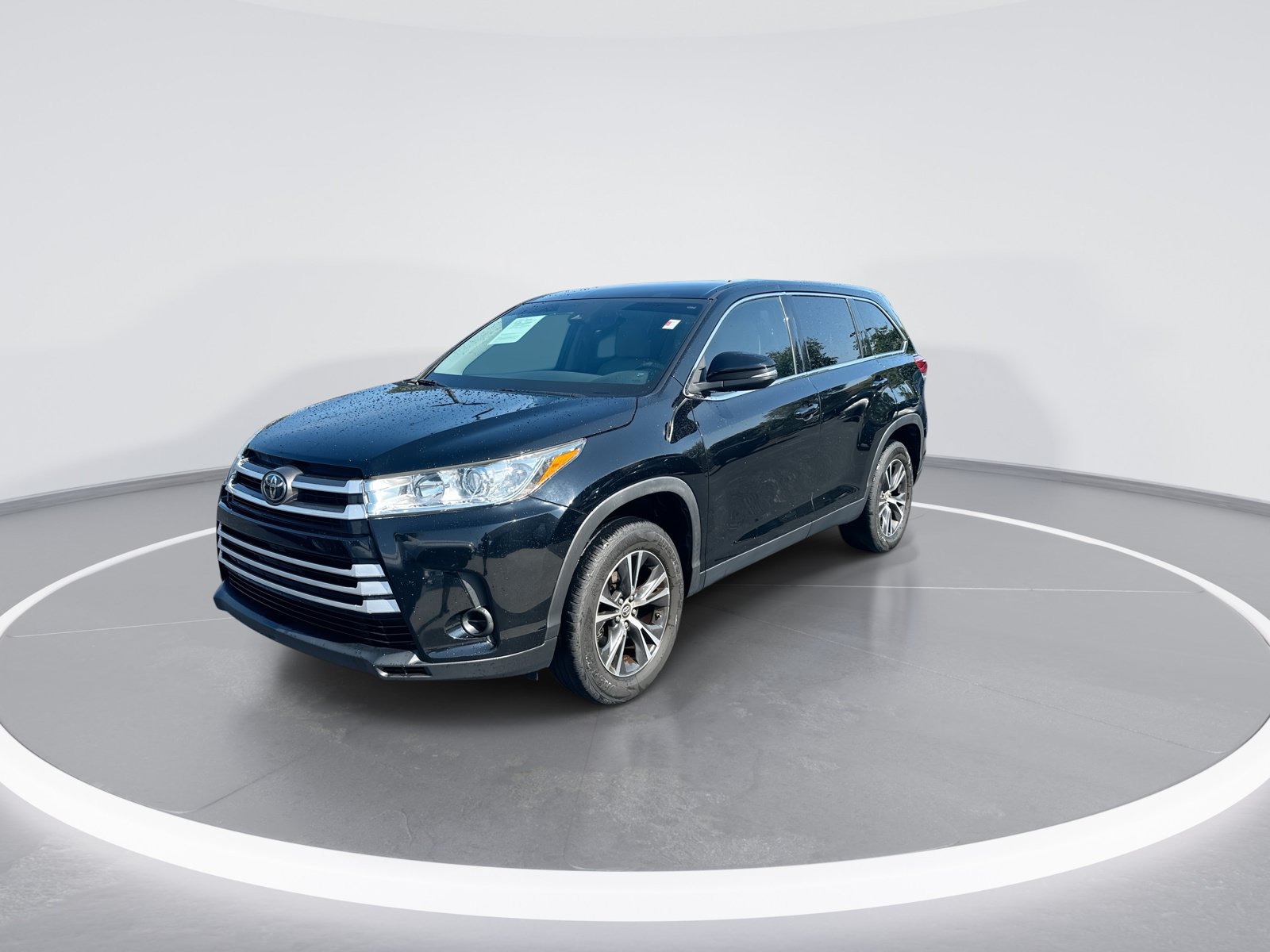 Used 2019 Toyota Highlander LE FWD image 5