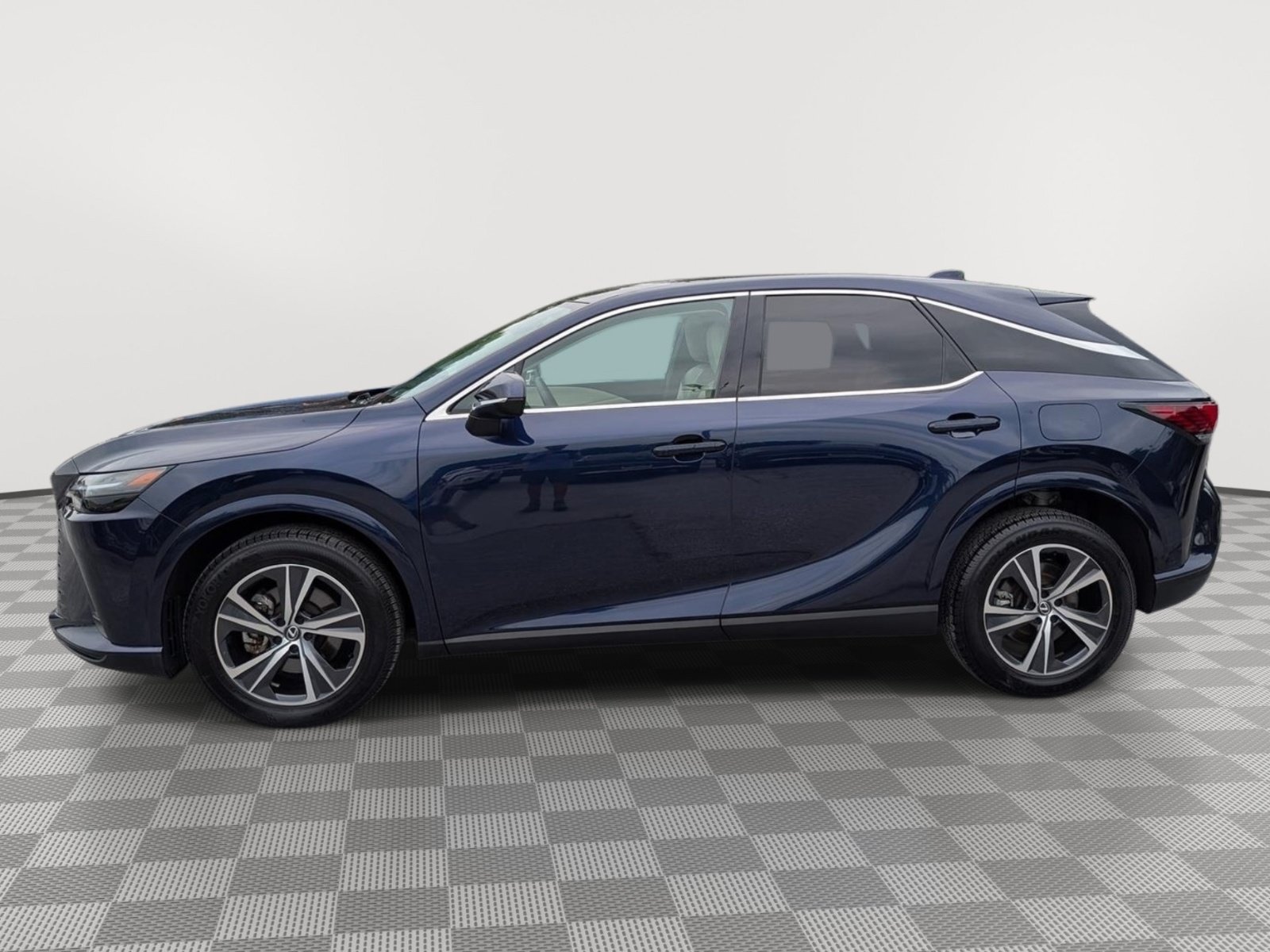 Used 2023 Lexus RX 350 FWD image 2