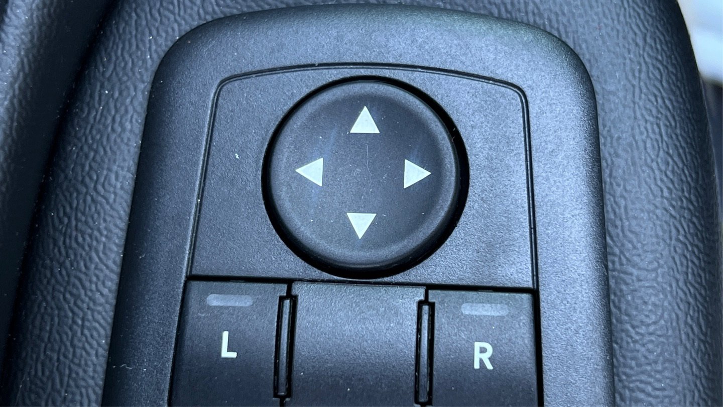 Used 2019 Dodge Grand Caravan SE w/ UConnect Hands-Free Group FWD image 40