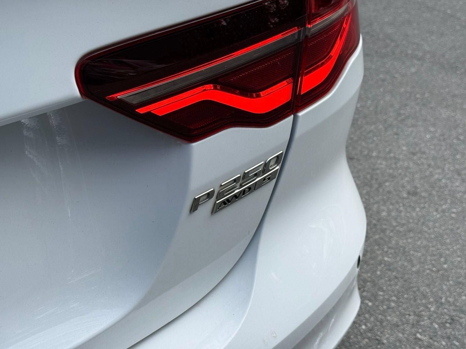 Used 2020 Jaguar XE S AWD/4WD image 13