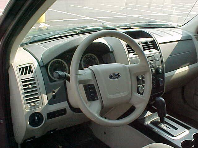 Used 2011 Ford Escape XLS w/ 102A Rapid Spec Order Code FWD image 12