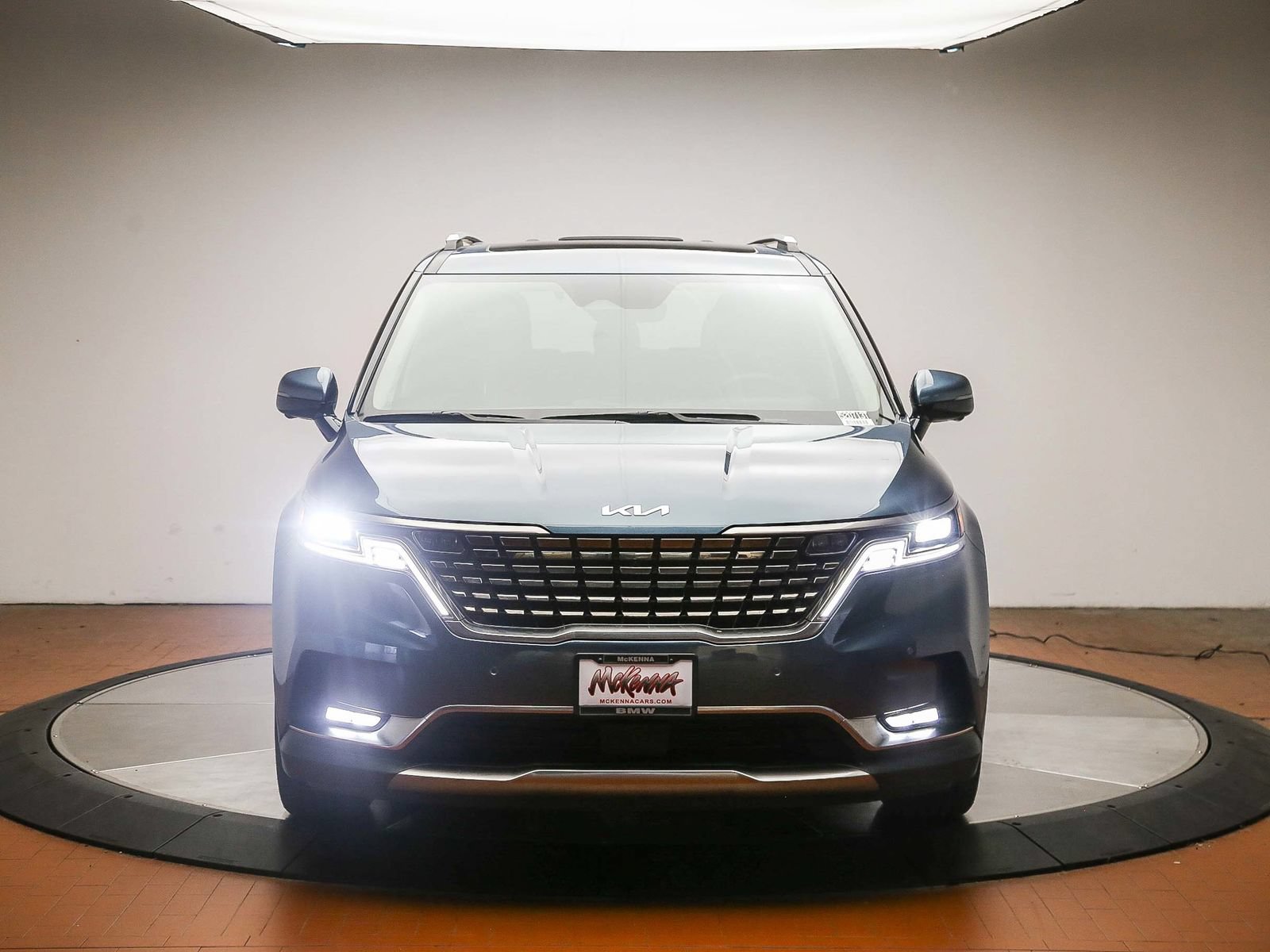 Used 2024 Kia Carnival SX Prestige FWD image 2