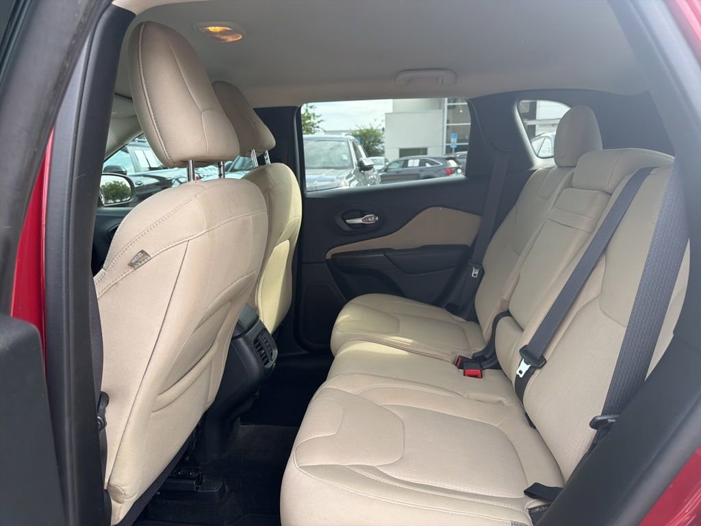Used 2015 Jeep Cherokee Latitude FWD image 8