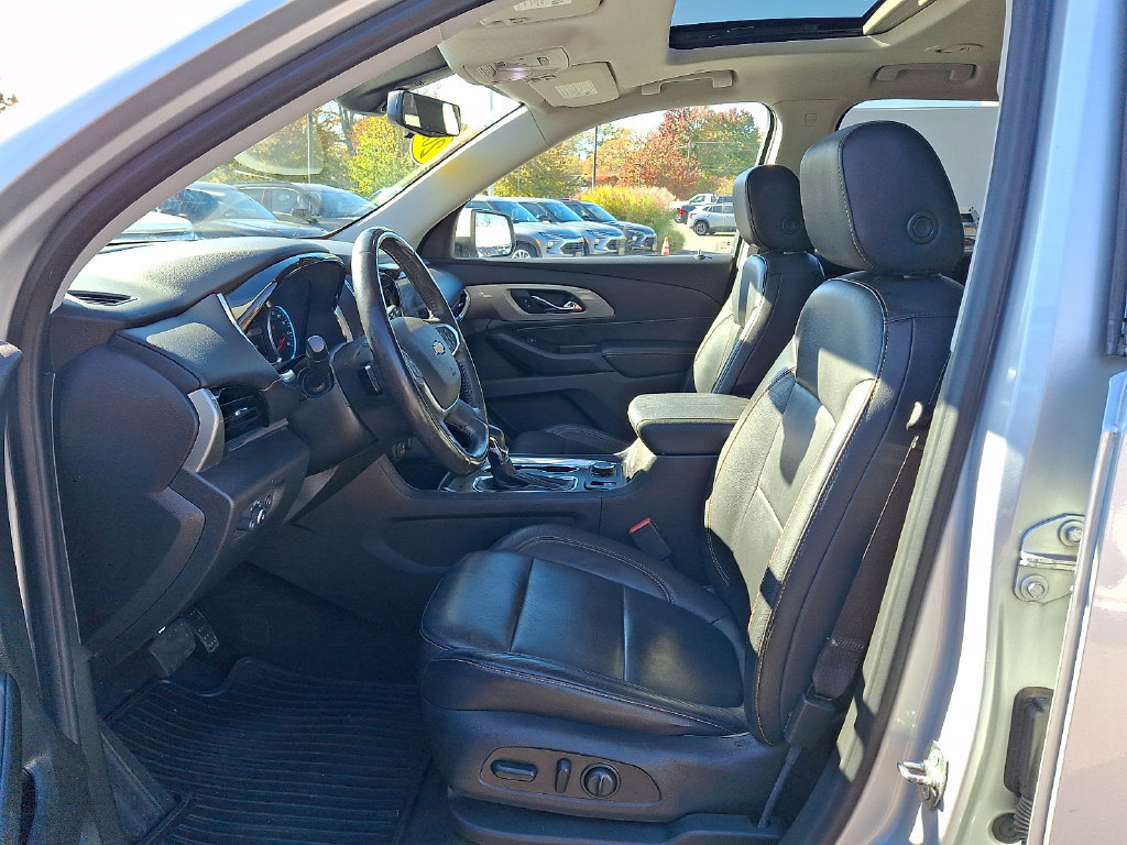 Certified 2021 Chevrolet Traverse LT w/ LT Premium Package AWD/4WD image 13