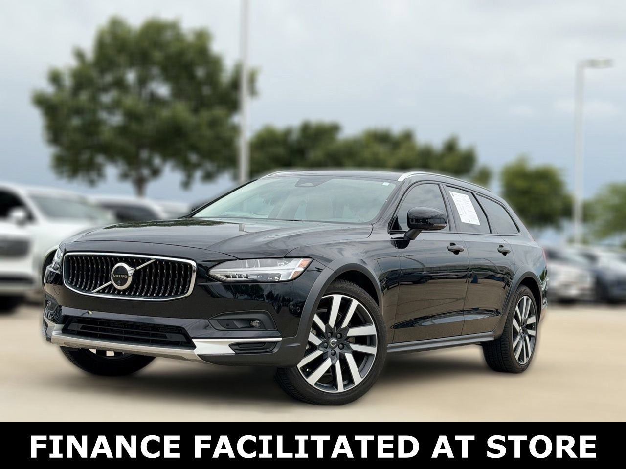 Certified 2025 Volvo V90 B6 Cross Country Ultra AWD/4WD image 2