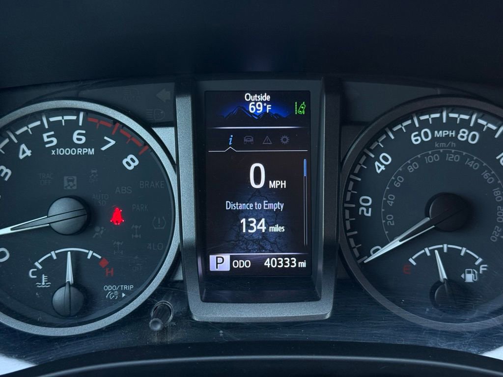 Used 2021 Toyota Tacoma TRD Off-Road w/ Technology Package AWD/4WD image 31