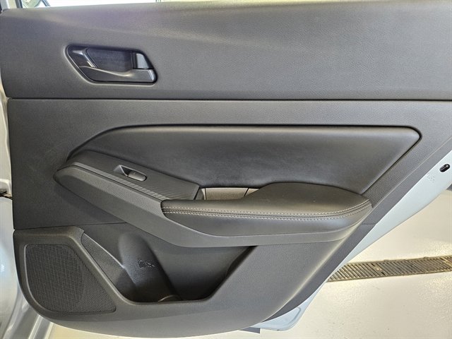 Used 2024 Nissan Altima 2.5 SV image 17