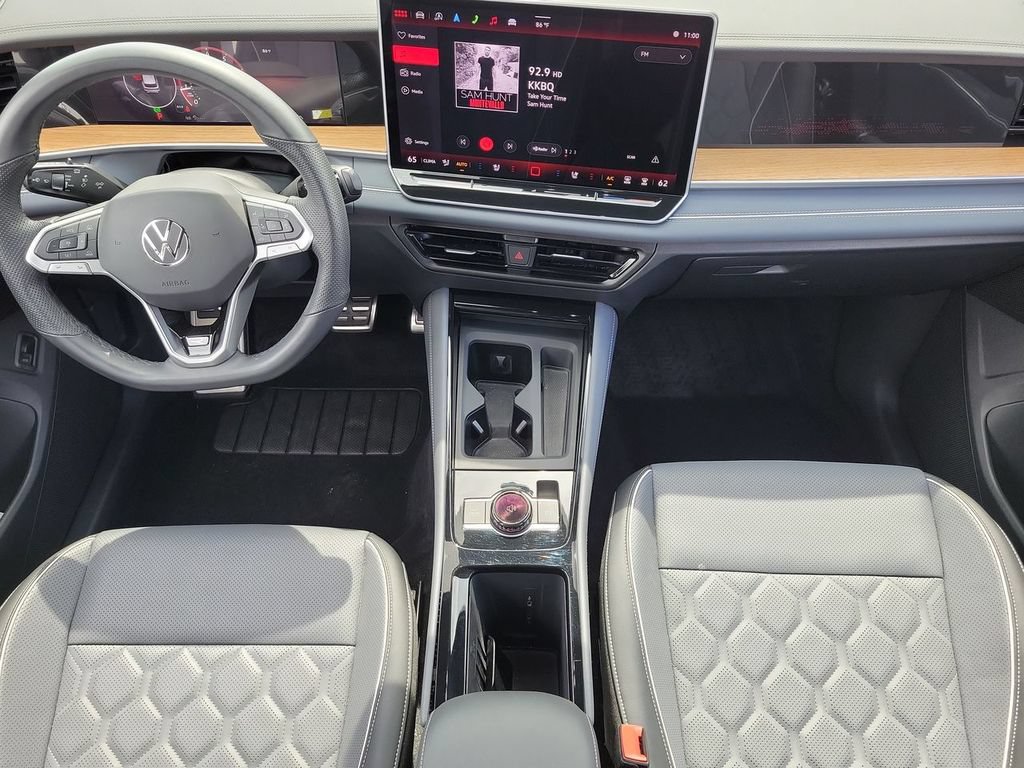 Used 2025 Volkswagen Tiguan SEL R-Line AWD/4WD image 21