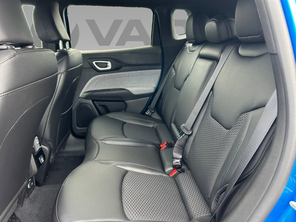 New 2025 Jeep Compass Latitude image 12