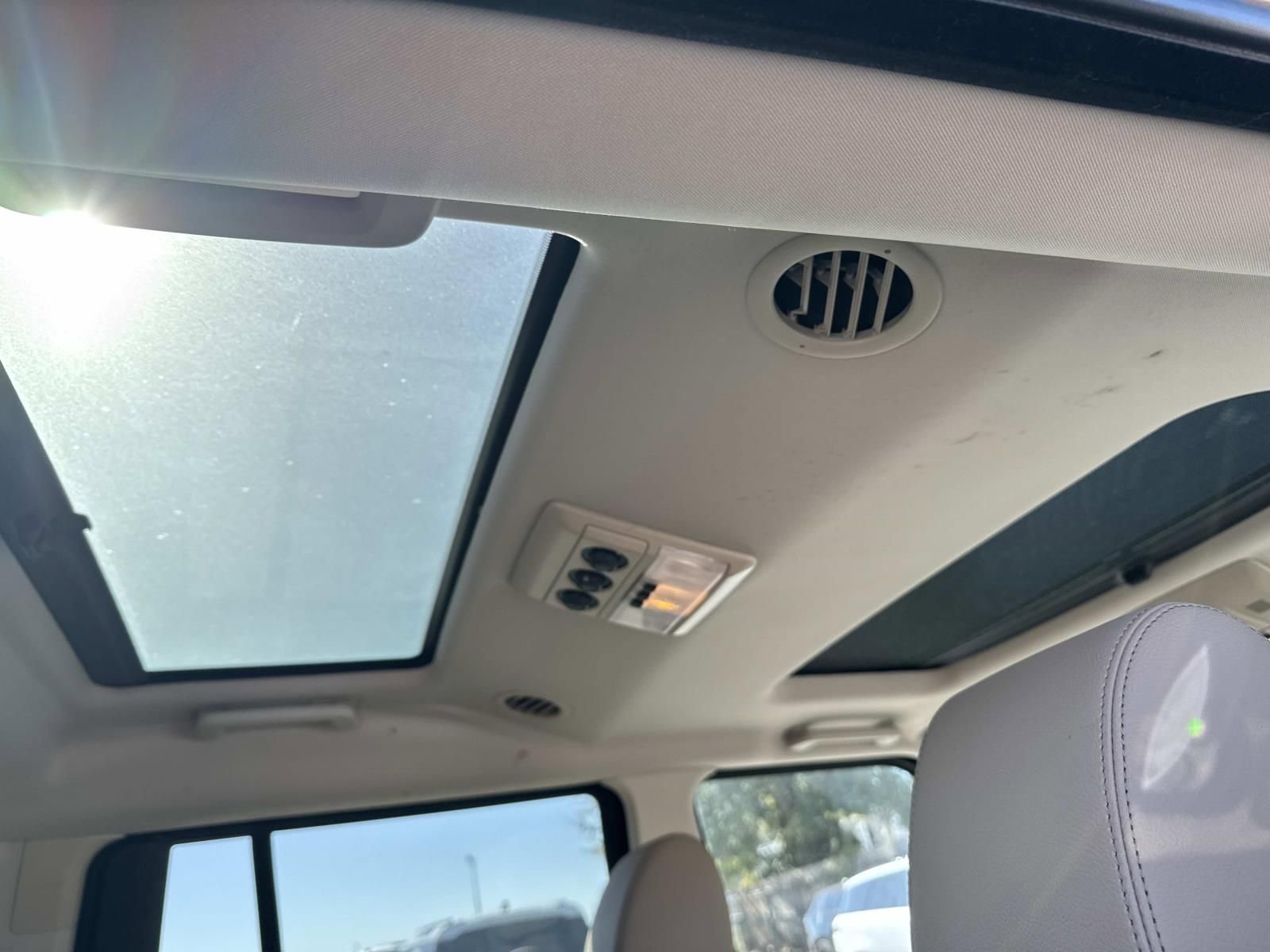 Used 2016 Land Rover LR4 HSE image 10