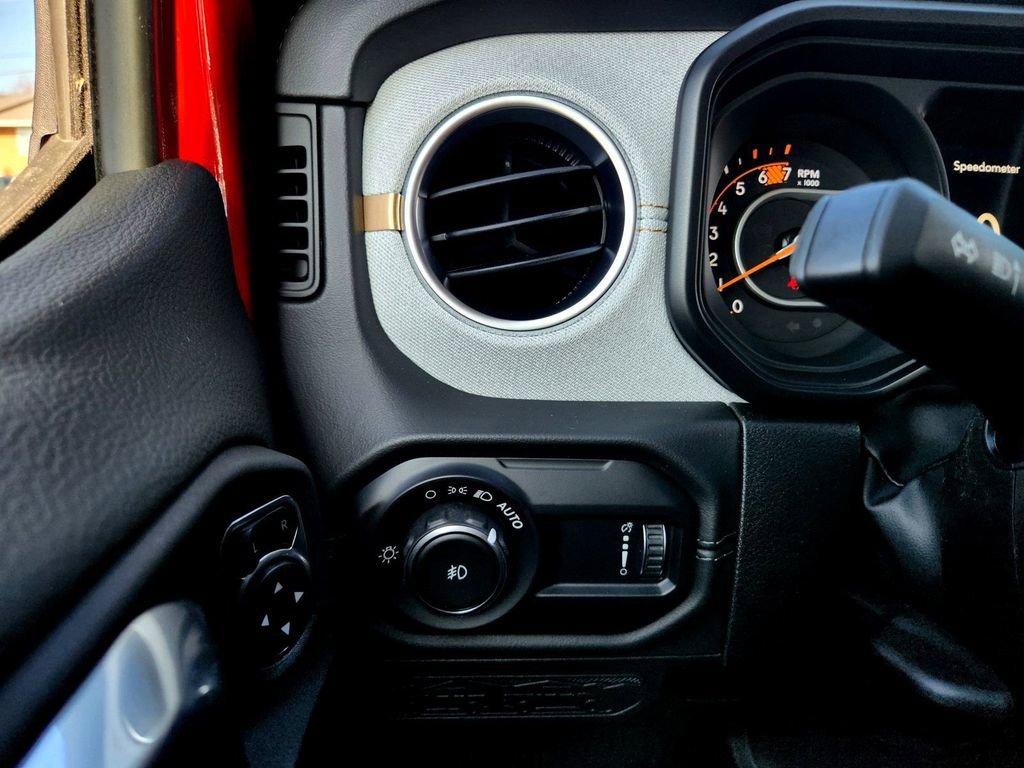 New 2025 Jeep Wrangler Sahara w/ Technology Group image 15