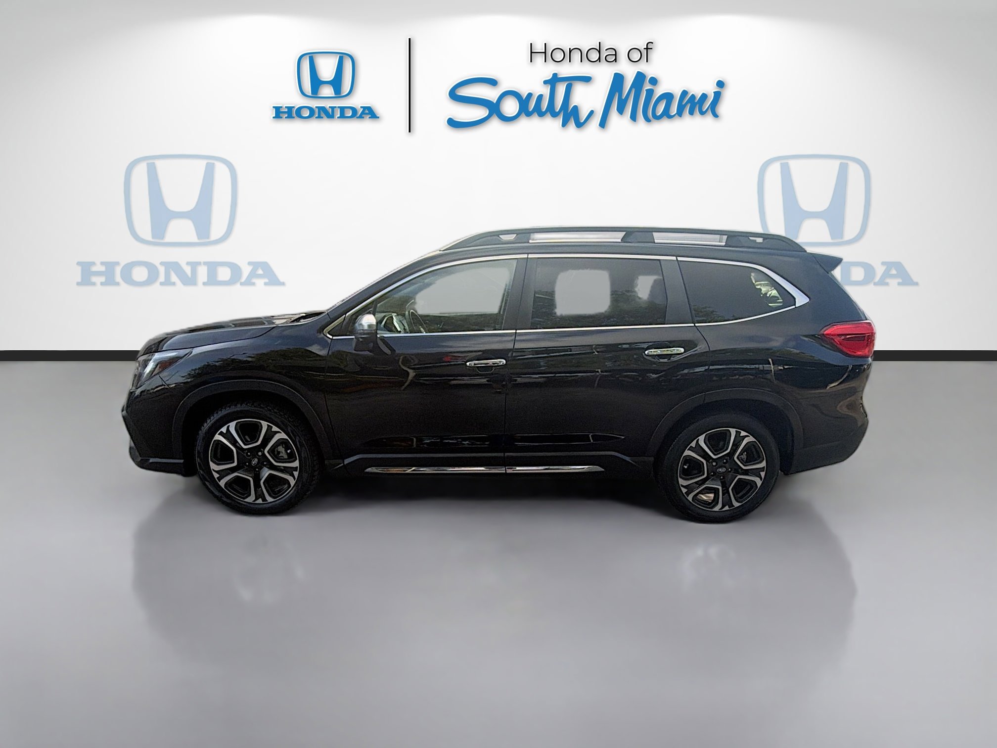 Used 2023 Subaru Ascent Touring image 4