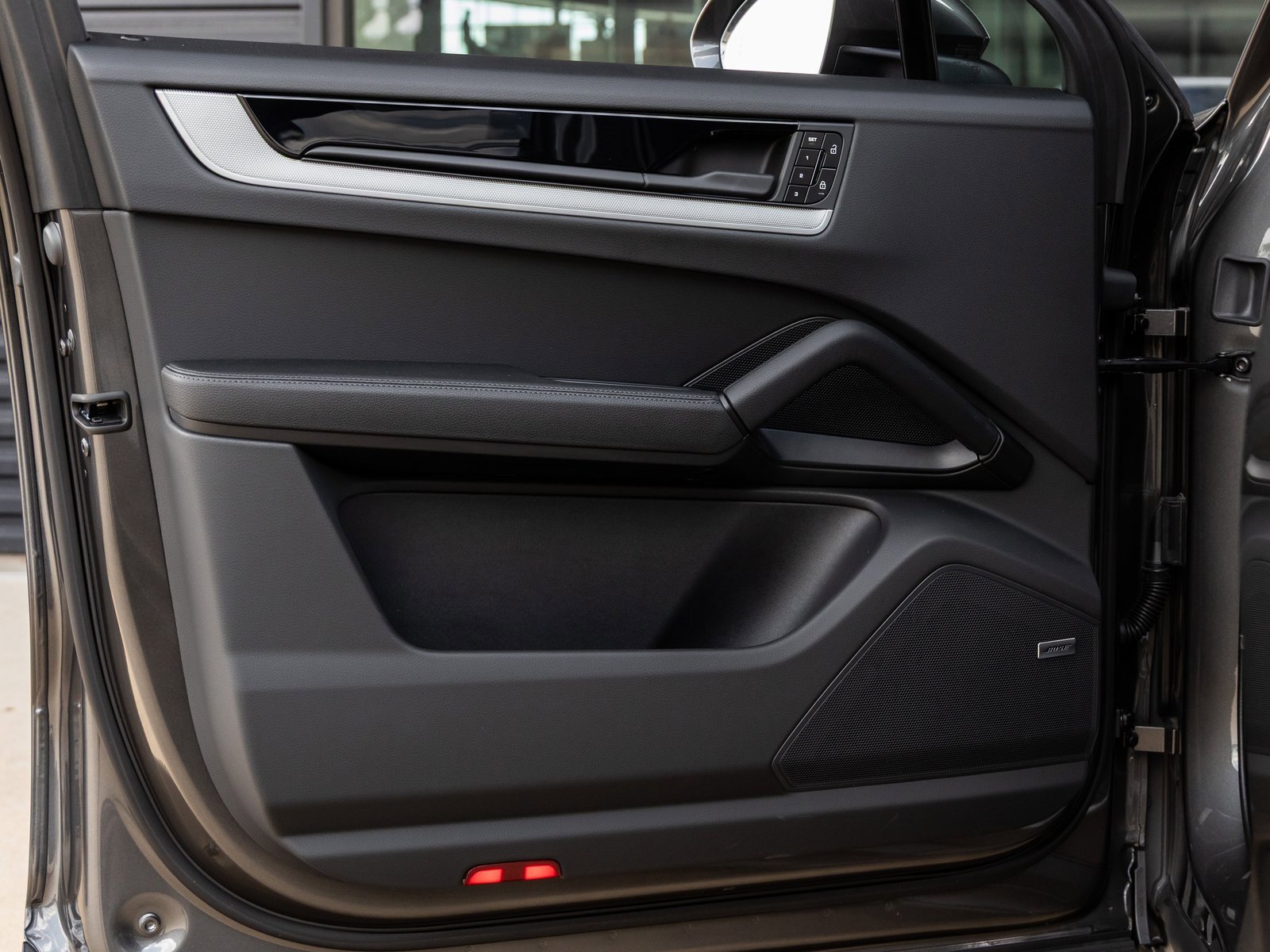 Certified 2025 Porsche Cayenne Coupe image 21