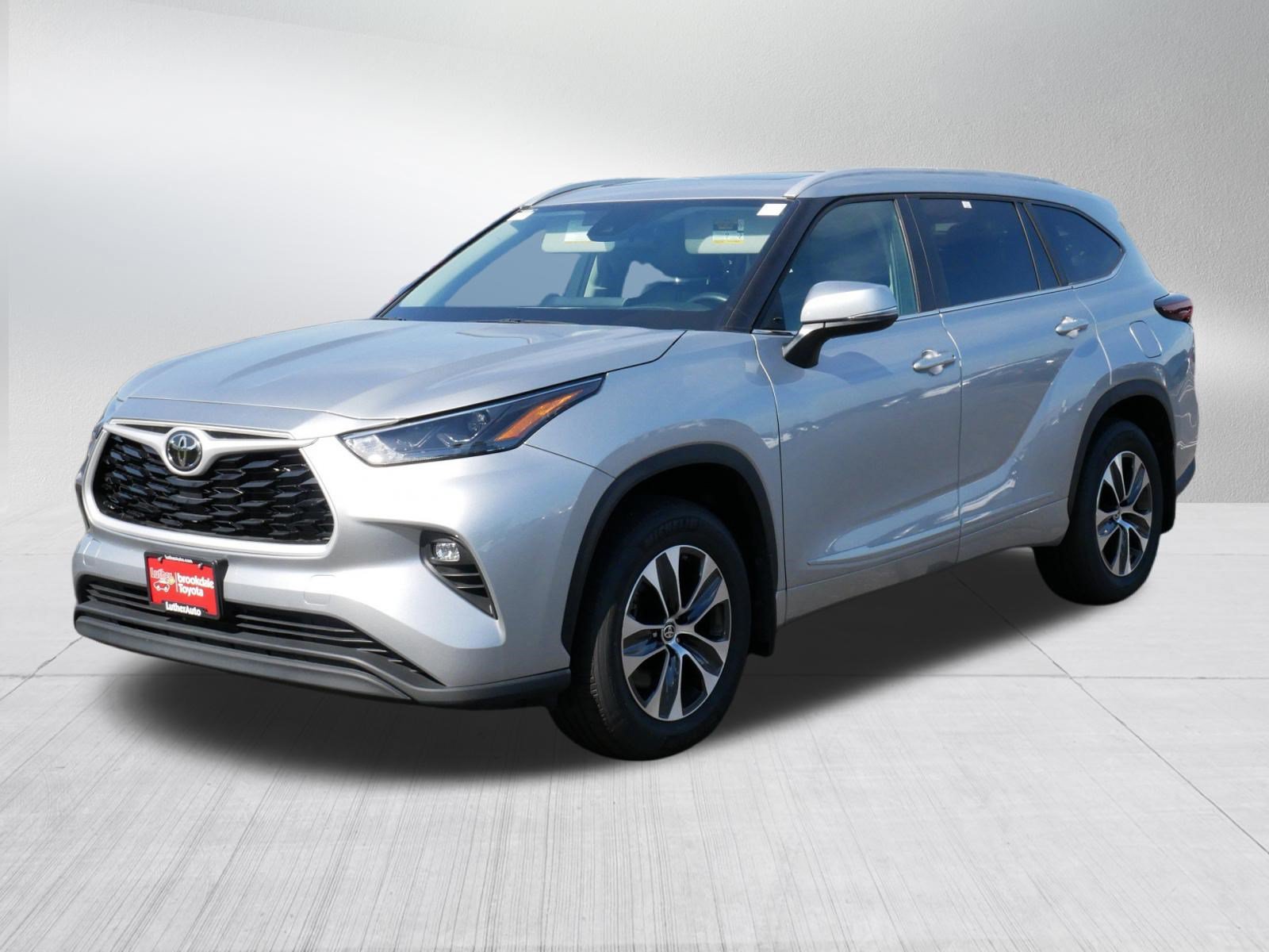 Certified 2025 Toyota Highlander XLE AWD/4WD image 3