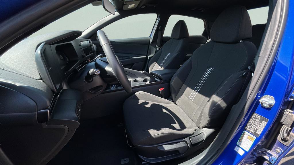 Certified 2025 Hyundai Elantra Sport image 12