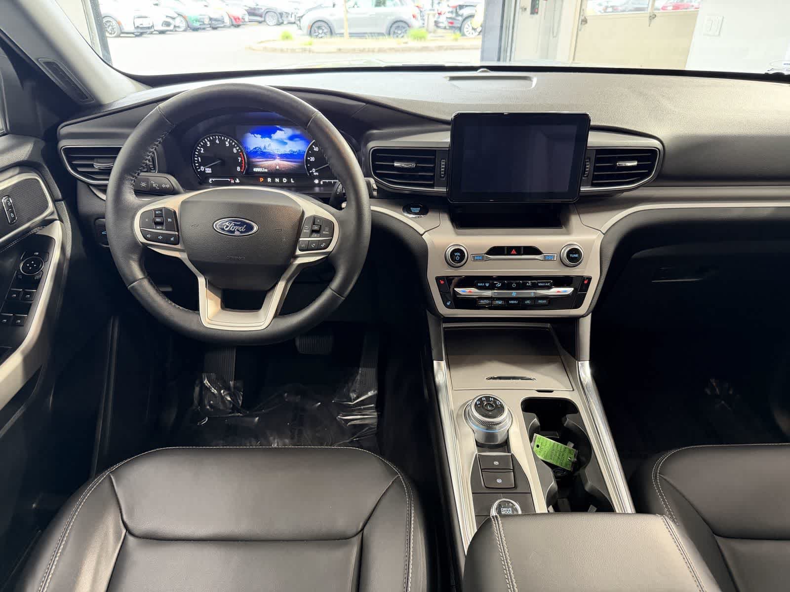 Used 2022 Ford Explorer XLT w/ Equipment Group 202A AWD/4WD image 13