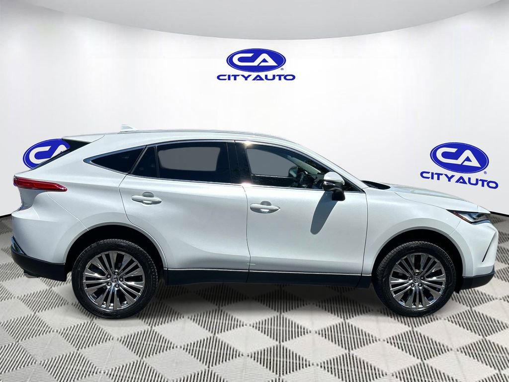 Used 2024 Toyota Venza XLE AWD/4WD image 2