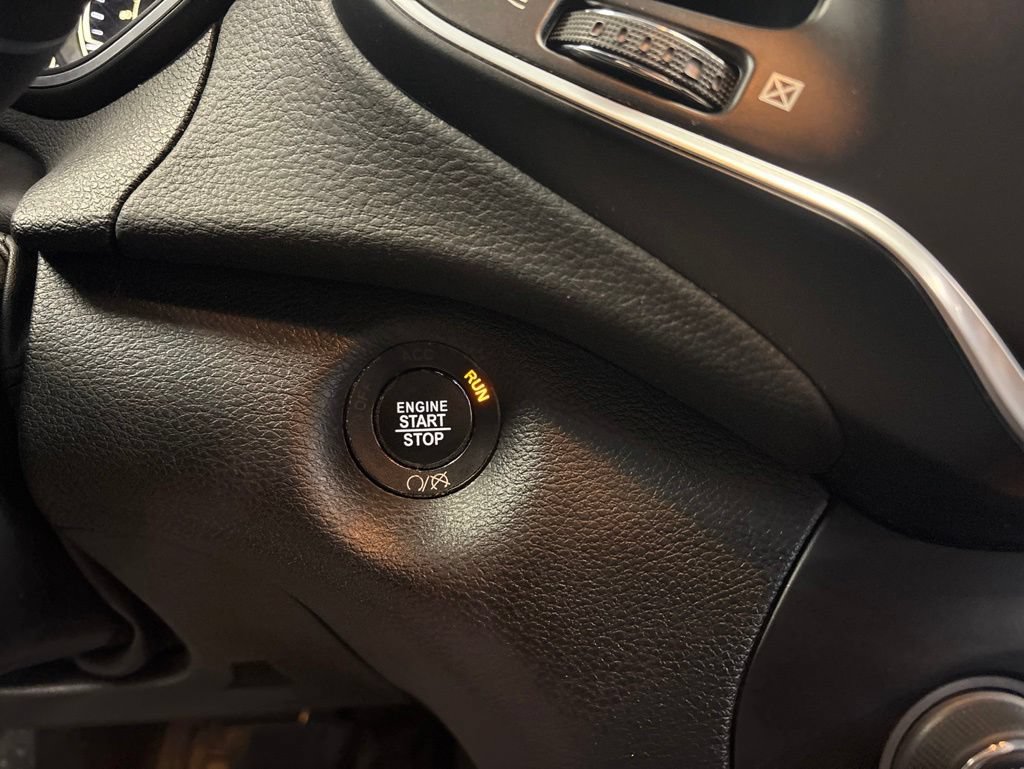 Used 2021 Jeep Cherokee Latitude Plus FWD image 19