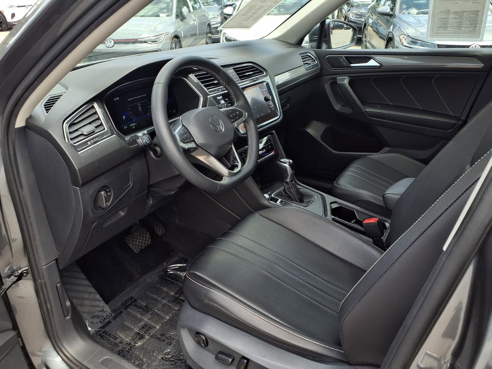 Used 2022 Volkswagen Tiguan SE FWD image 16