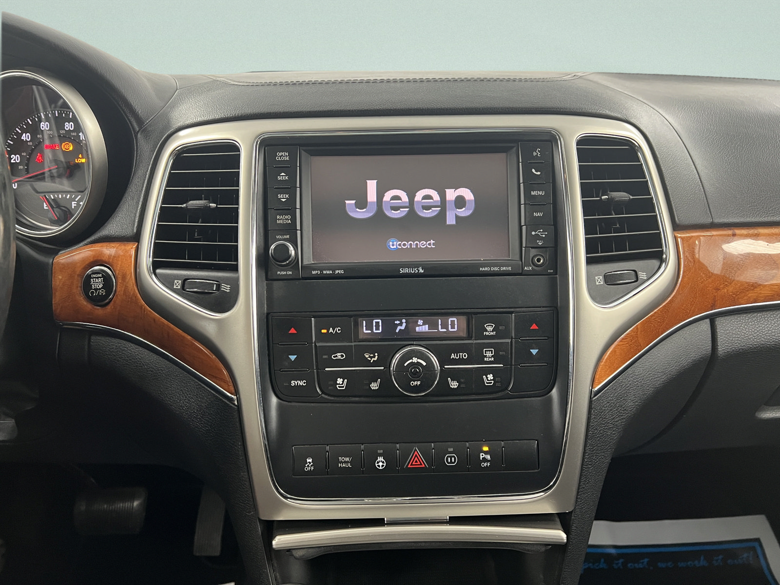 Used 2011 Jeep Grand Cherokee Overland AWD/4WD image 17