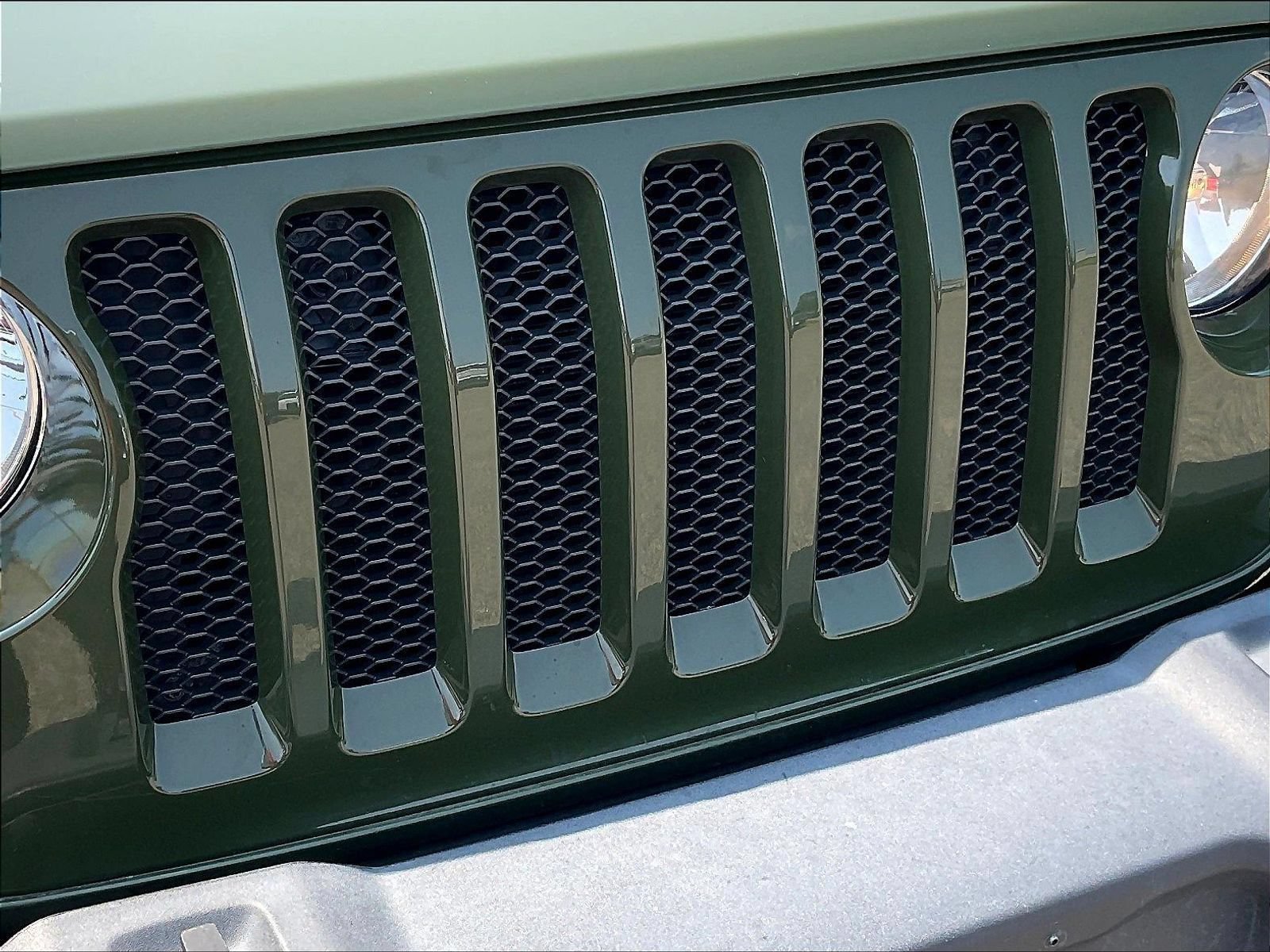 Used 2020 Jeep Wrangler Sport AWD/4WD image 32
