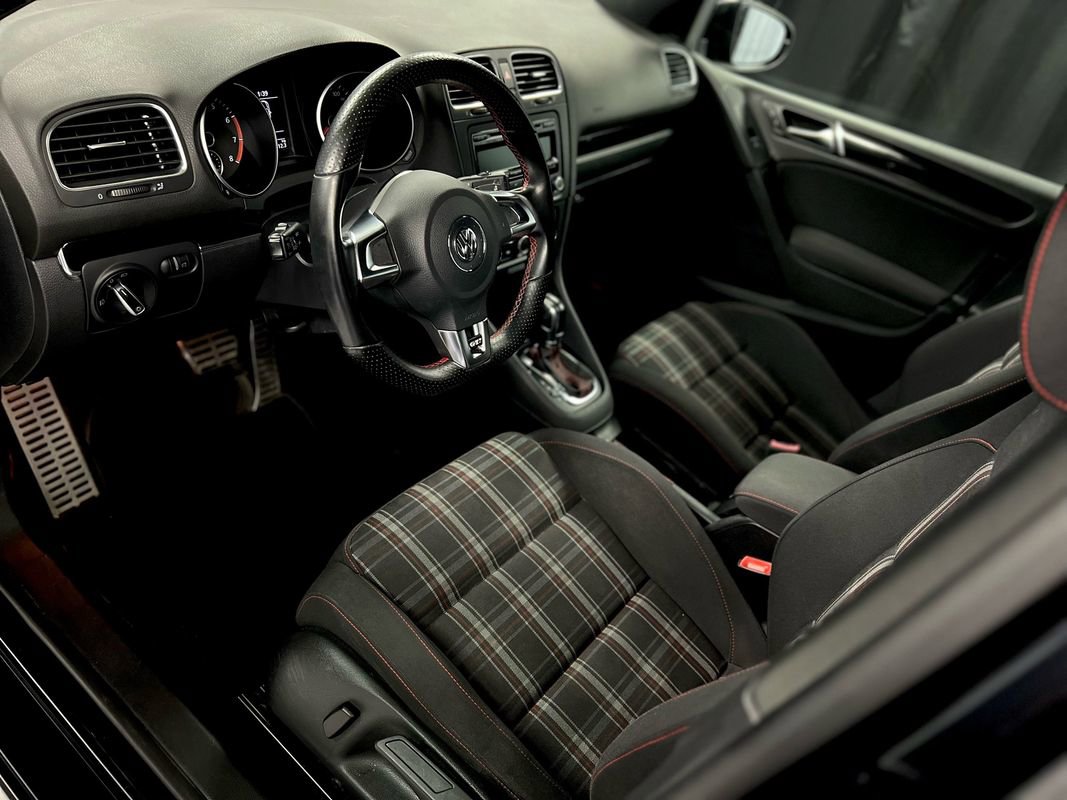 Used 2012 Volkswagen Golf 4-Door image 16