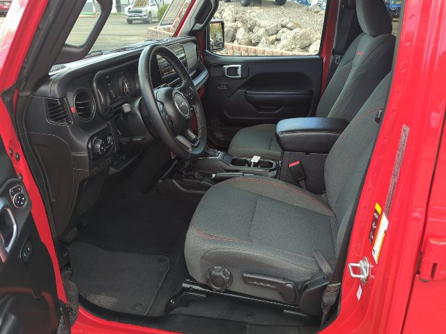 Used 2025 Jeep Wrangler Unlimited Rubicon AWD/4WD image 16