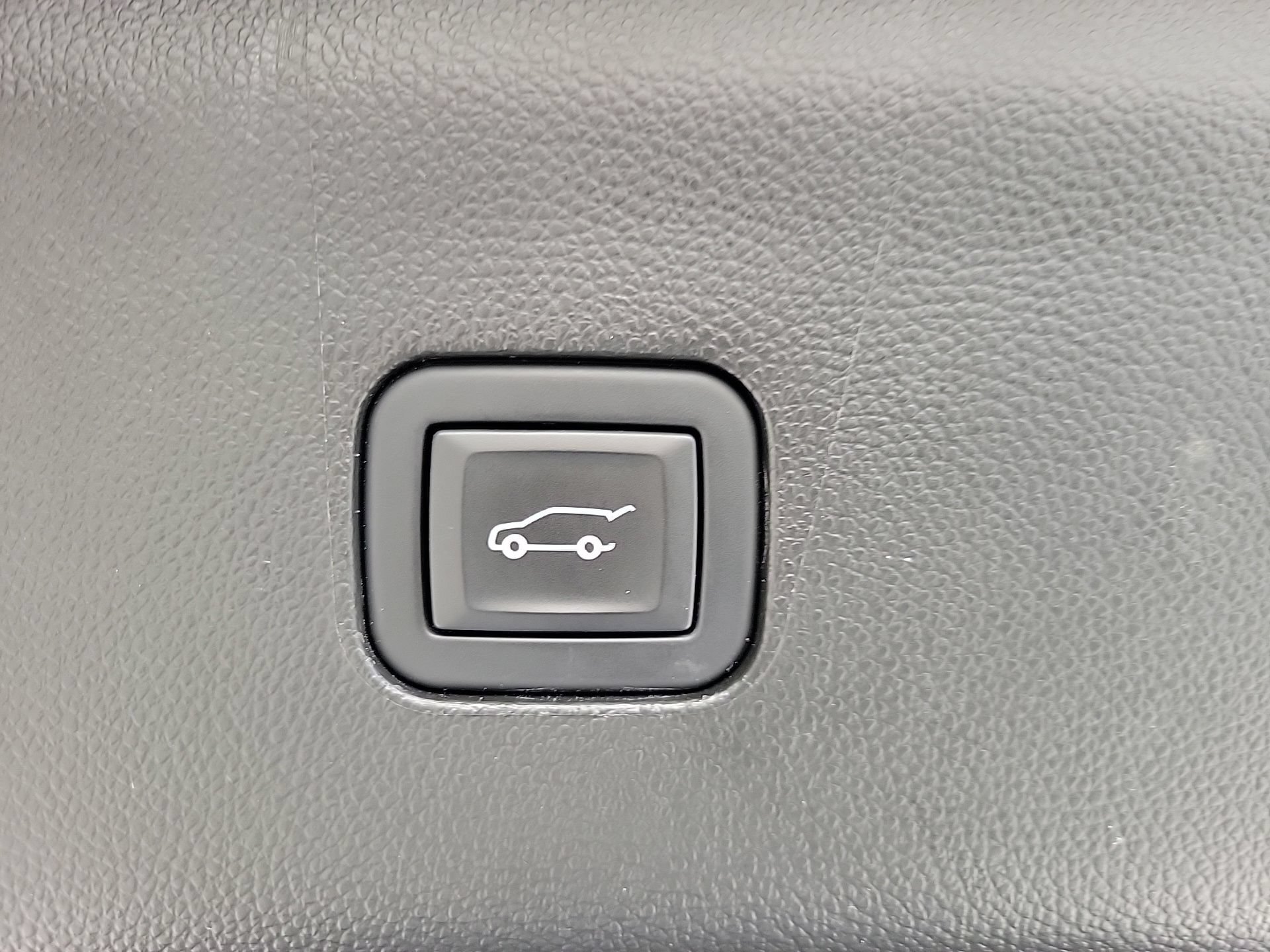 Used 2024 Buick Enclave Essence w/ Sport Touring Edition FWD image 16