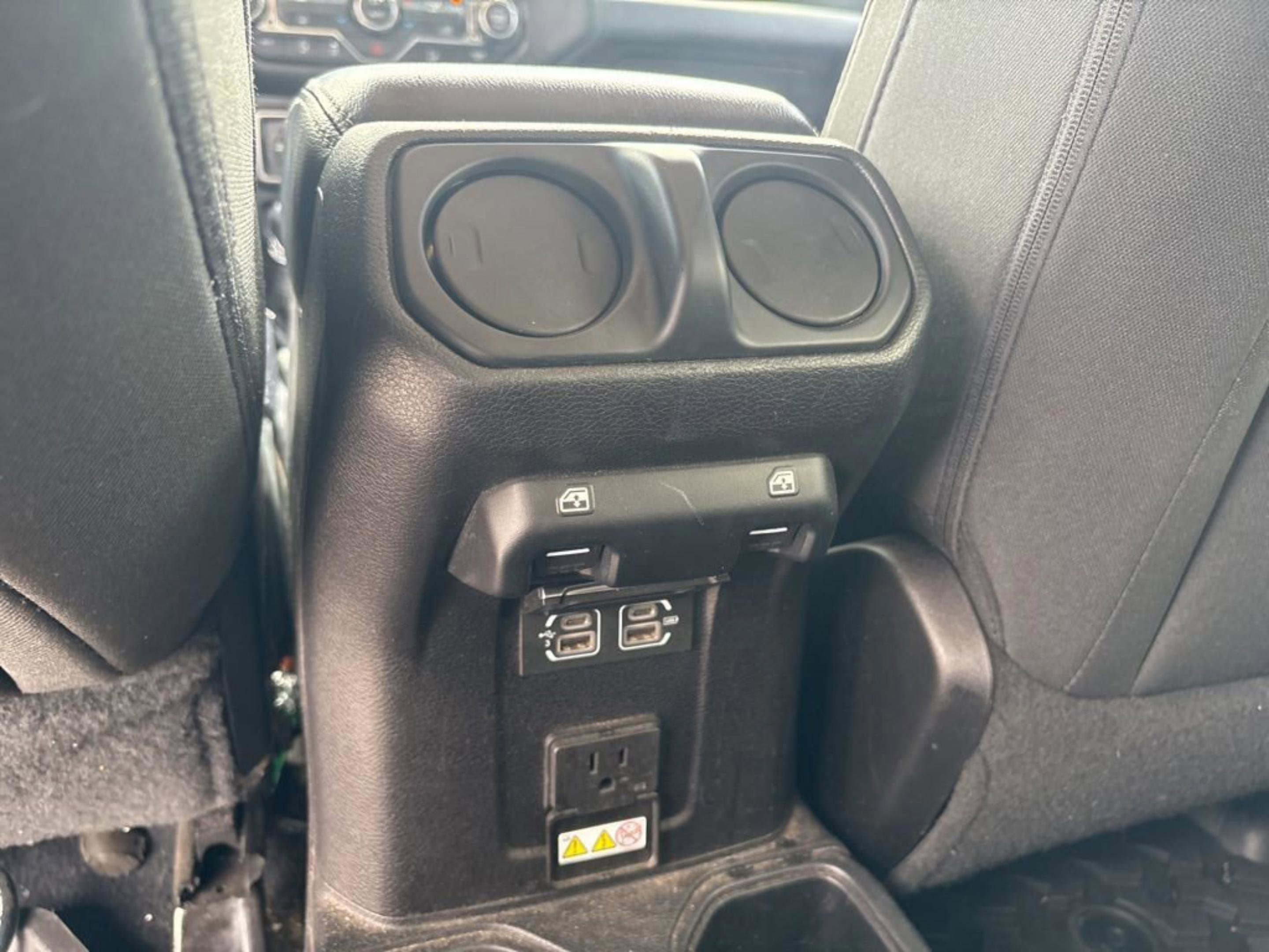 Used 2019 Jeep Wrangler Unlimited Sahara image 13