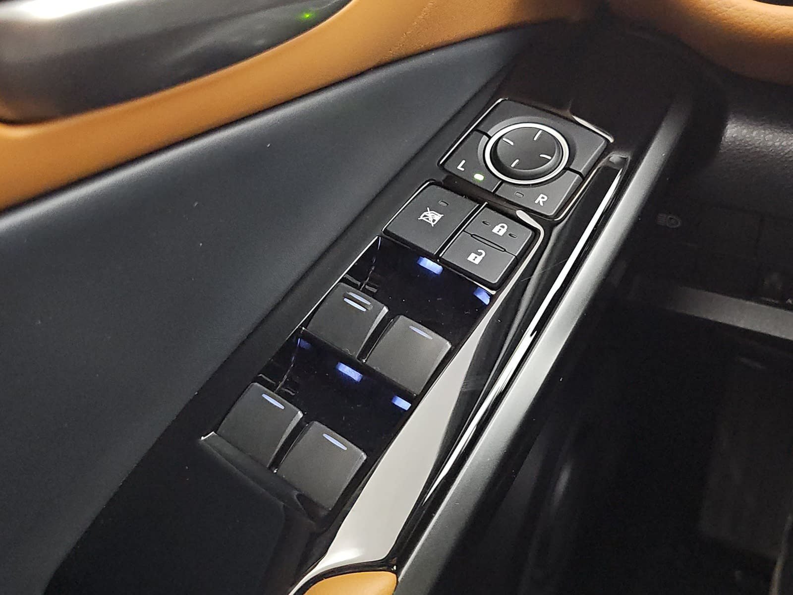 Used 2025 Lexus IS 350 F Sport w/ Accessory Package 2 RWD image 26